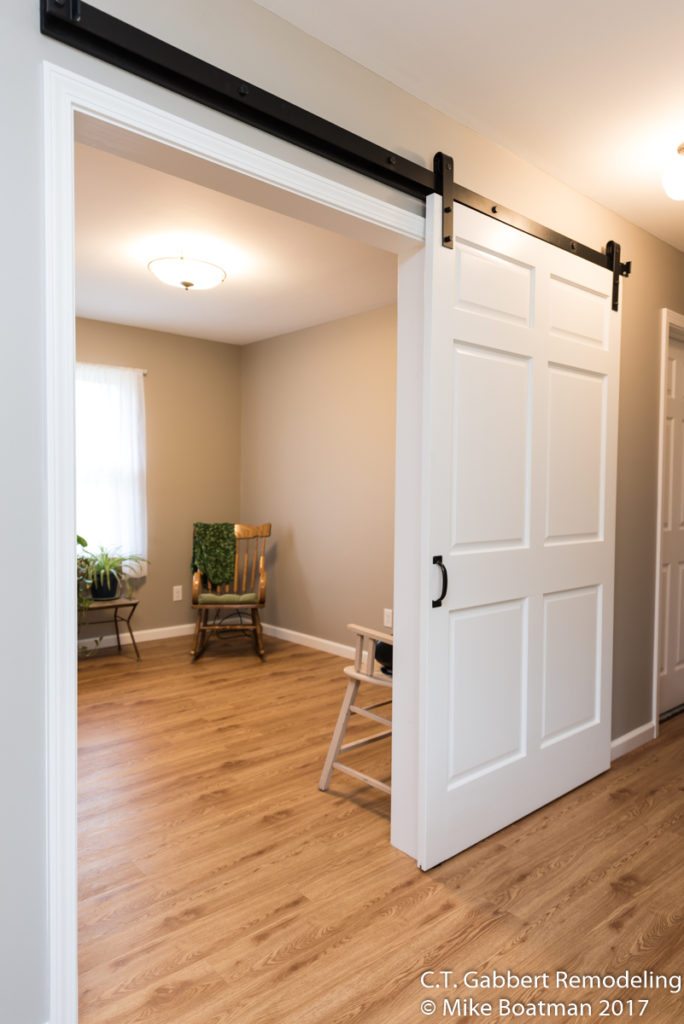 spare bedroom features white bright barn door