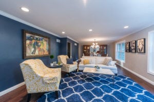 cobalt blue accent wall with blue rug with yellow accent furniture